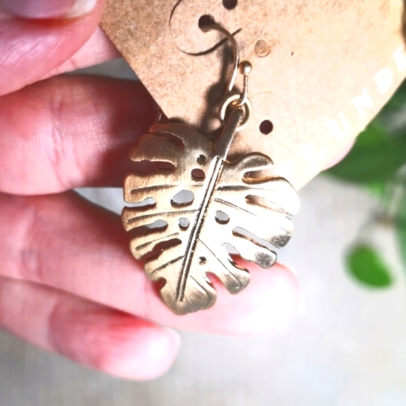☀️🌻2 for $20 | 🆕 Monstera Leaf Earrings | Carmella Earrings | Plunder - Picture 2 of 3
